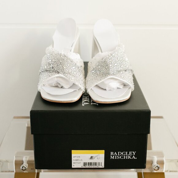 Badgley Mischka Camelia White Satin Block Heel Sandals Wedding 8 New Formal - Picture 5 of 14